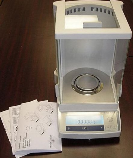Photo Used METTLER TOLEDO AB 204-S / FACT For Sale