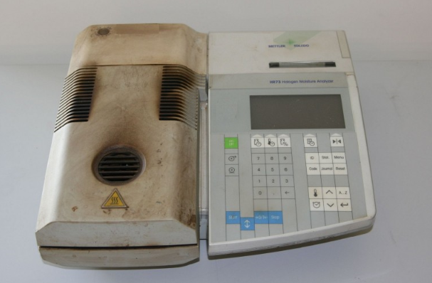 Photo Used METTLER TOLEDO HR73 For Sale