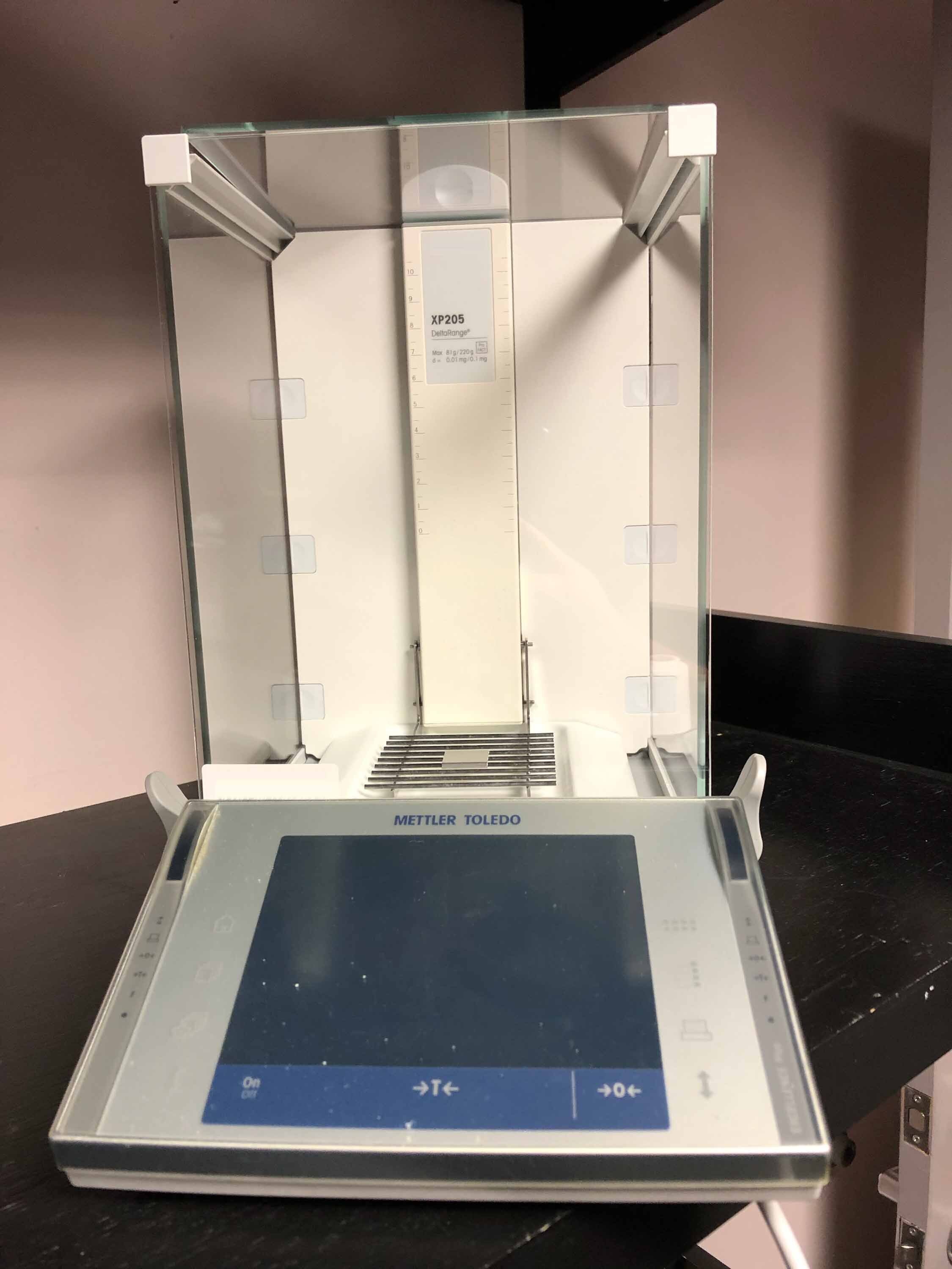 Photo Used METTLER TOLEDO XP 205DR For Sale