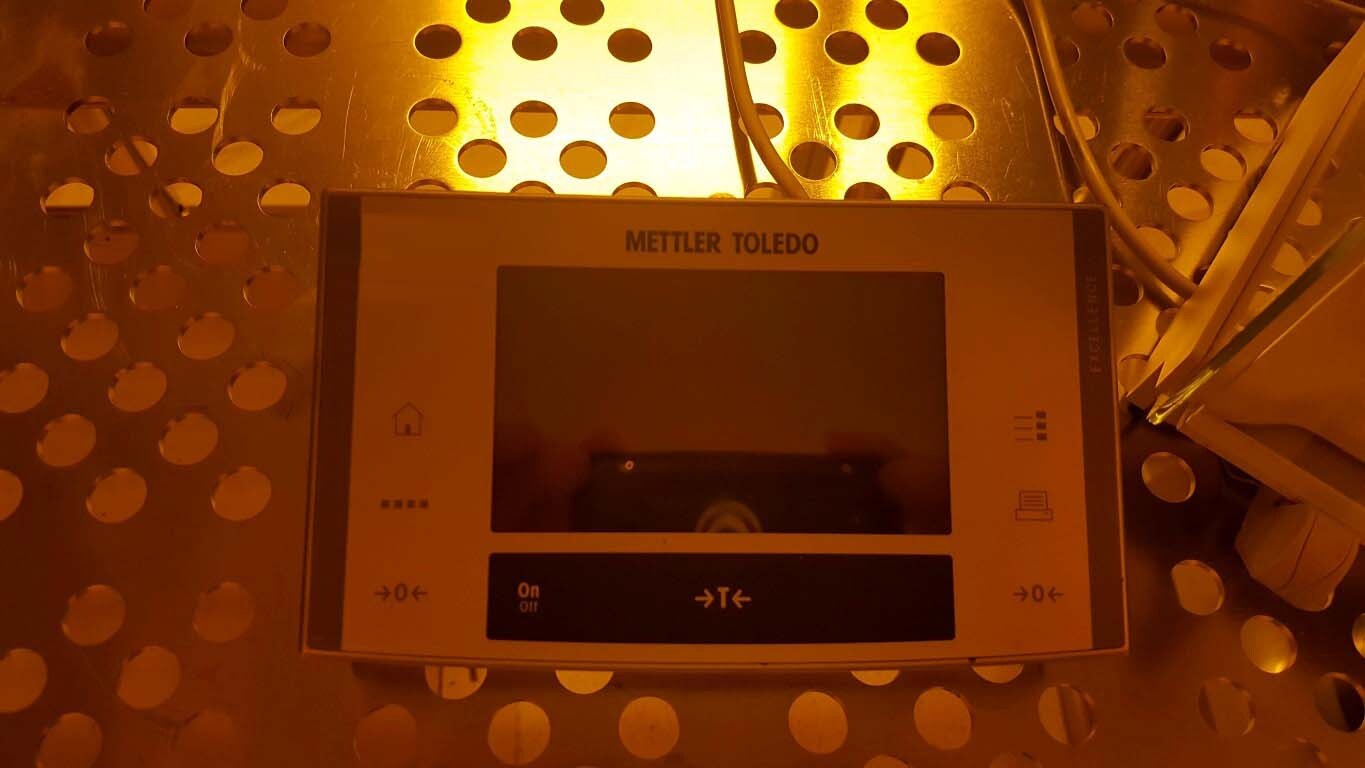 Photo Used METTLER TOLEDO XS 105 DU For Sale