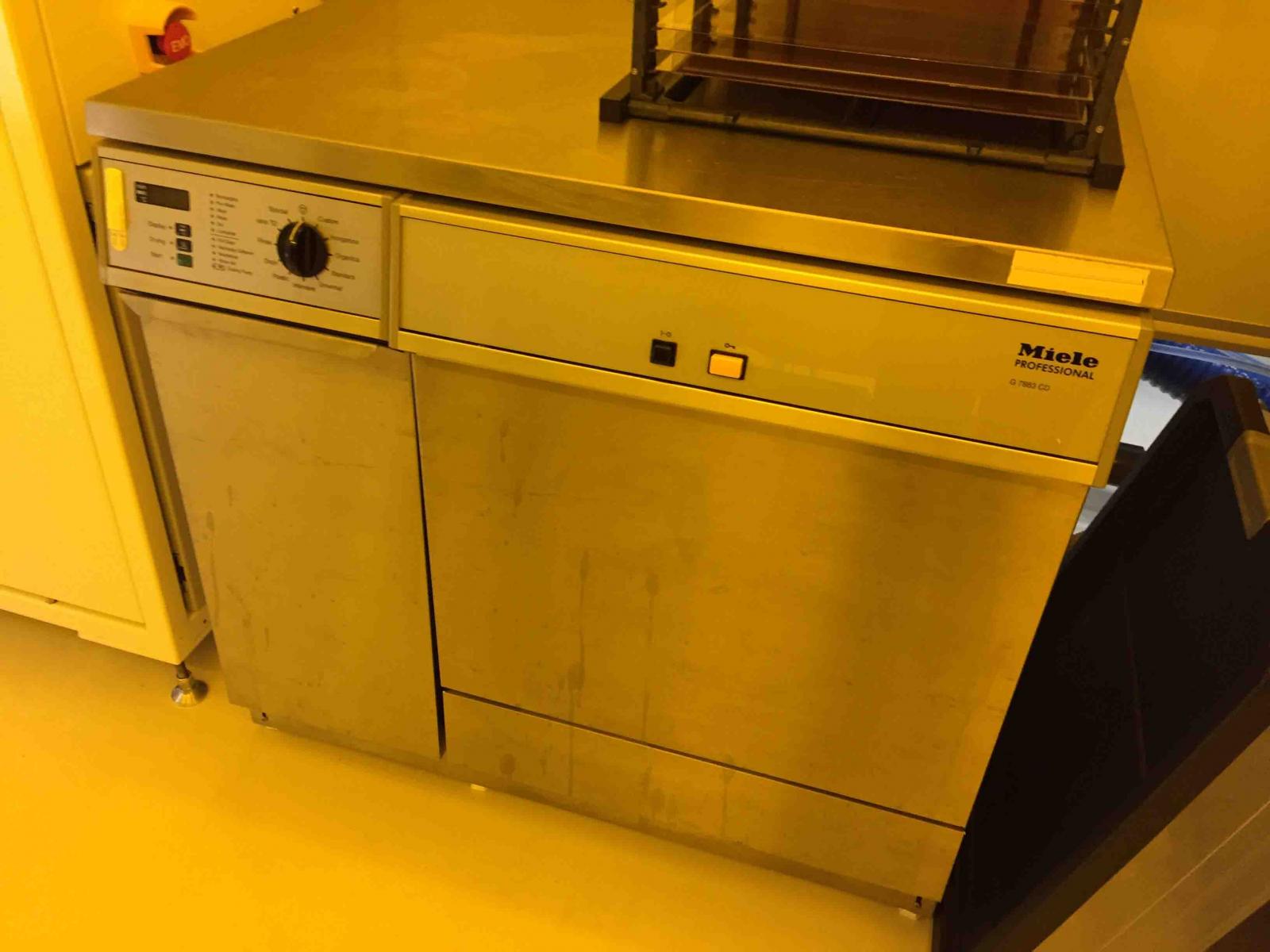 Photo Used MIELE G7883 CD For Sale