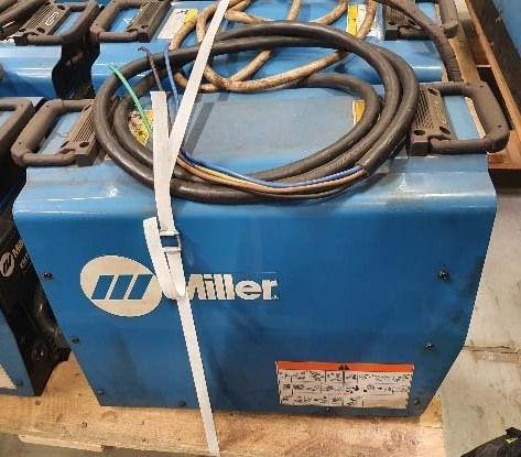 Photo Utilisé MILLER XMT 304 CC/CV À vendre