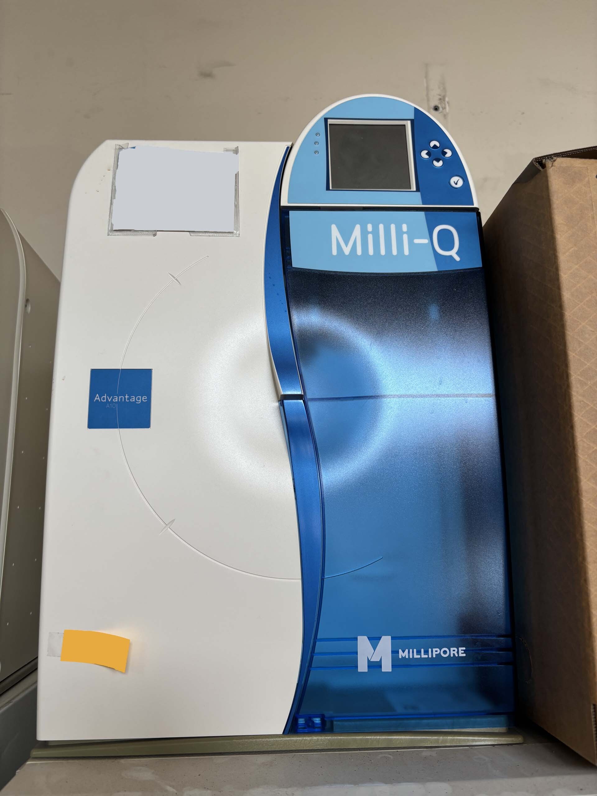 Foto Verwendet MILLIPORE Advantage A10 Milli-Q Zum Verkauf