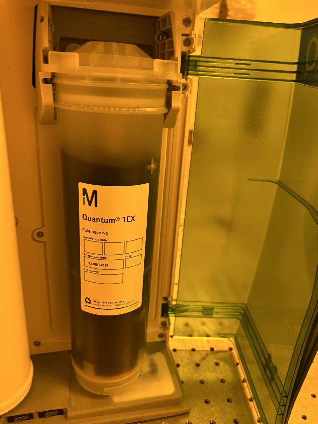 Foto Verwendet MILLIPORE MILLI-Q Advantage Zum Verkauf