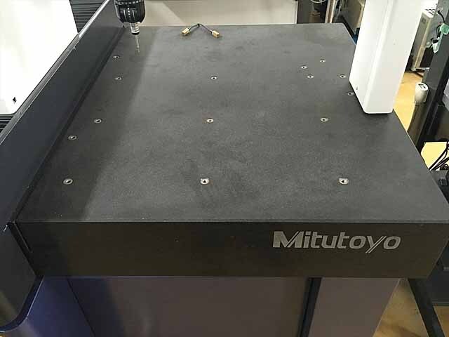 Photo Used MITUTOYO Crysta-Plus M504 For Sale
