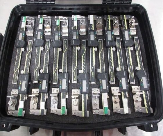 Photo Used MITUTOYO Lot of (14) digital calipers For Sale