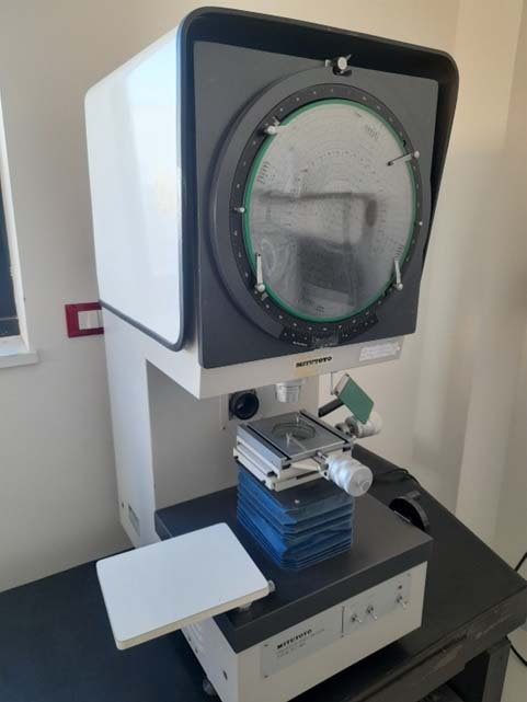 사진 사용됨 MITUTOYO PJ-300 판매용