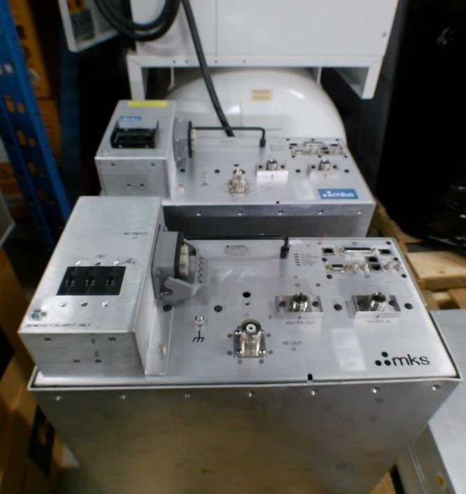 Foto Verwendet MKS Lot of RF Generators Zum Verkauf