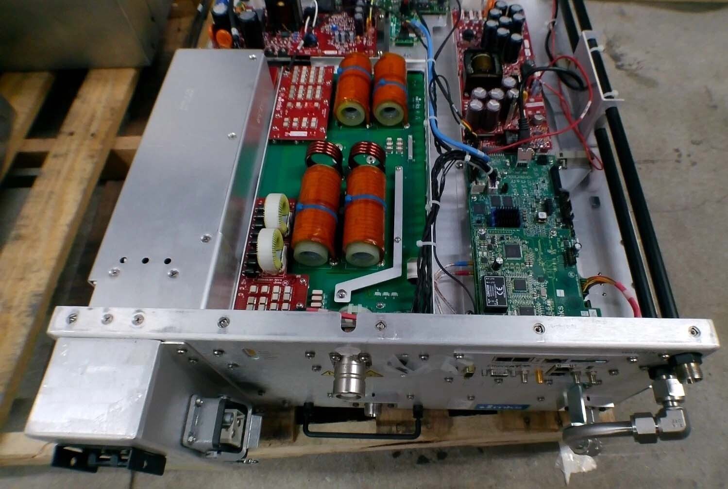 Foto Verwendet MKS Lot of RF Generators Zum Verkauf