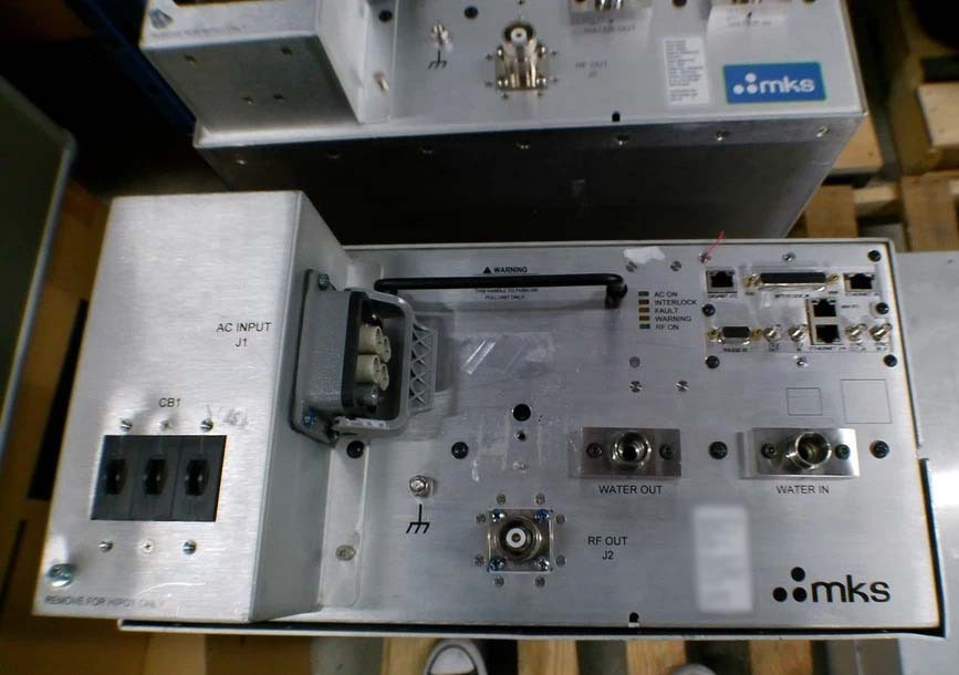 Foto Verwendet MKS Lot of RF Generators Zum Verkauf