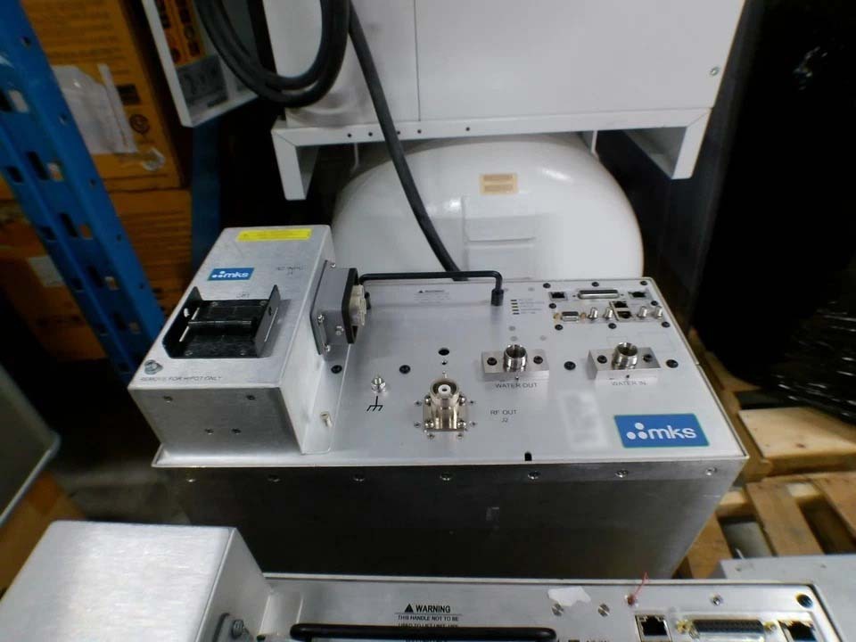 Foto Verwendet MKS Lot of RF Generators Zum Verkauf