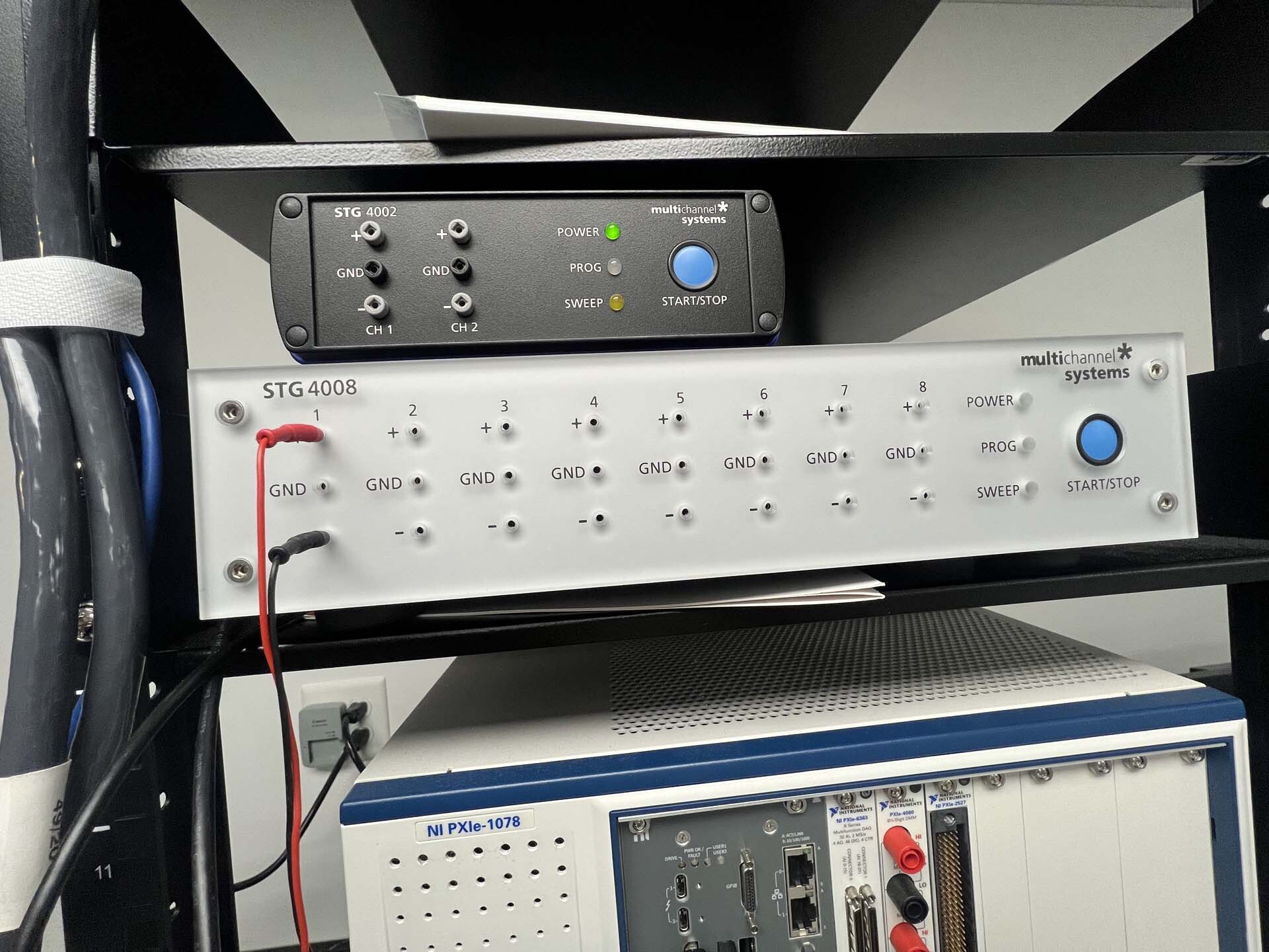 사진 사용됨 MULTICHANNEL SYSTEMS STG 4008 판매용