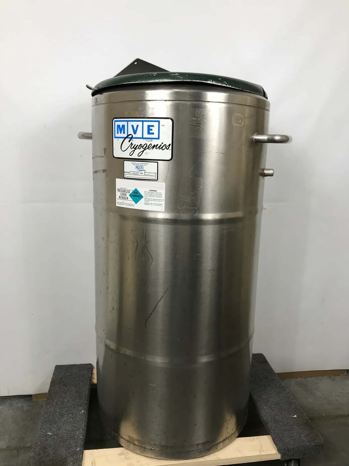 Photo Used MVE CRYOGENICS TA-90 For Sale