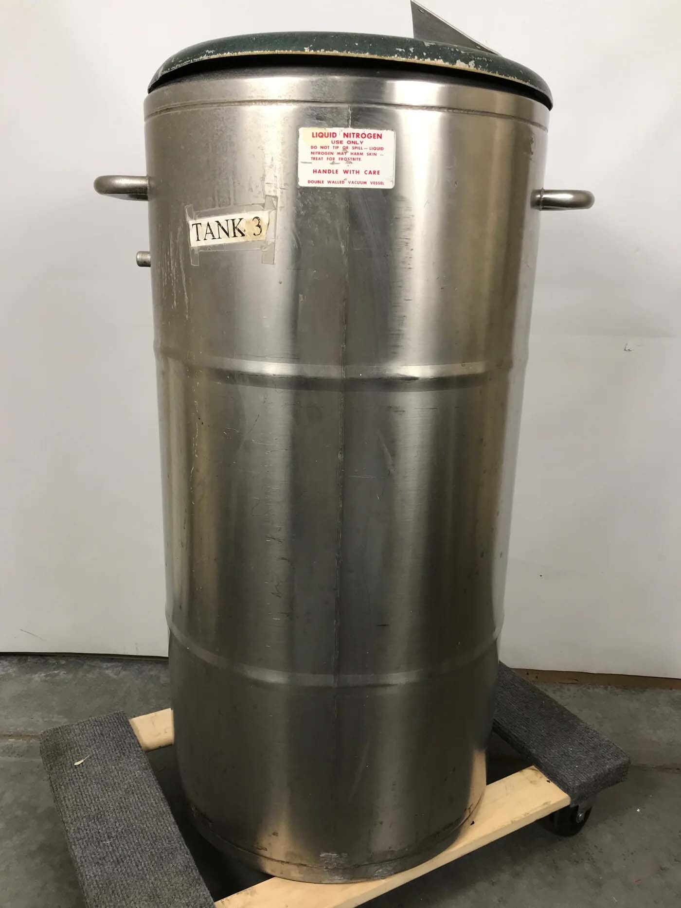 Photo Used MVE CRYOGENICS TA-90 For Sale