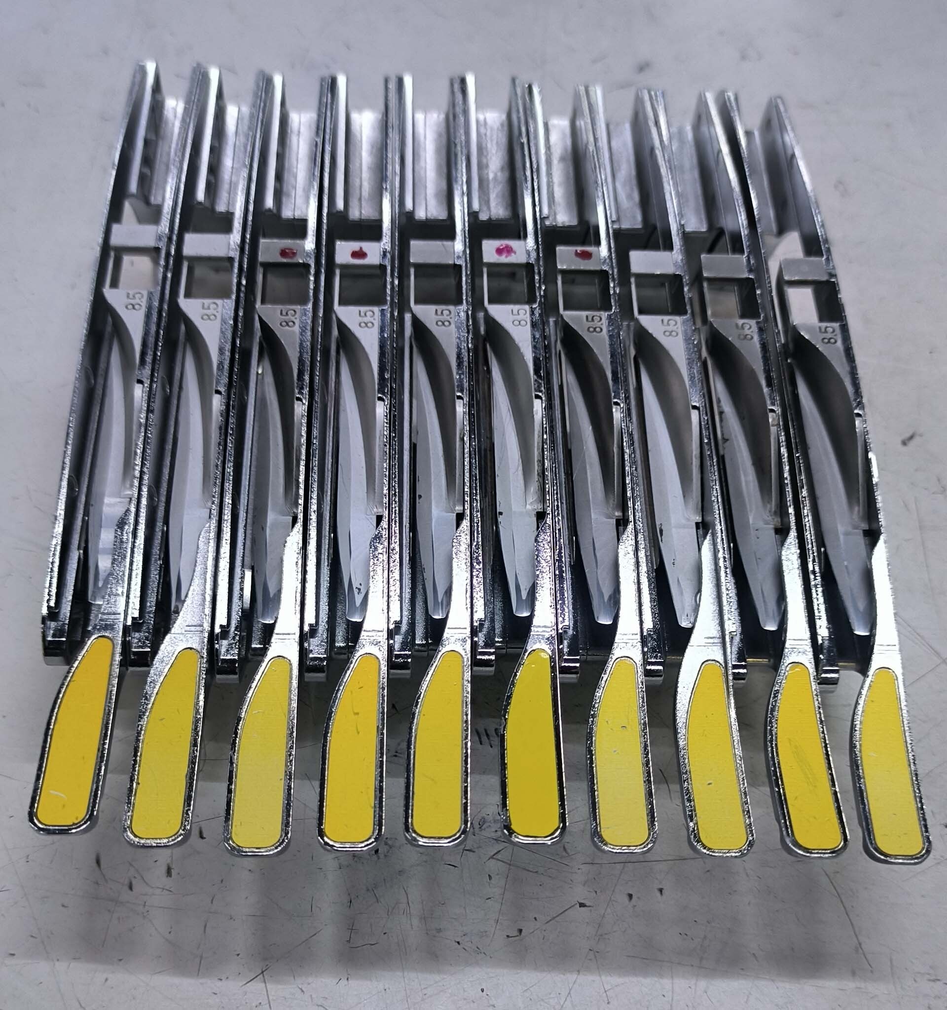 Foto Verwendet MYDATA / MYCRONIC / AGILIS Lot of feeders Zum Verkauf