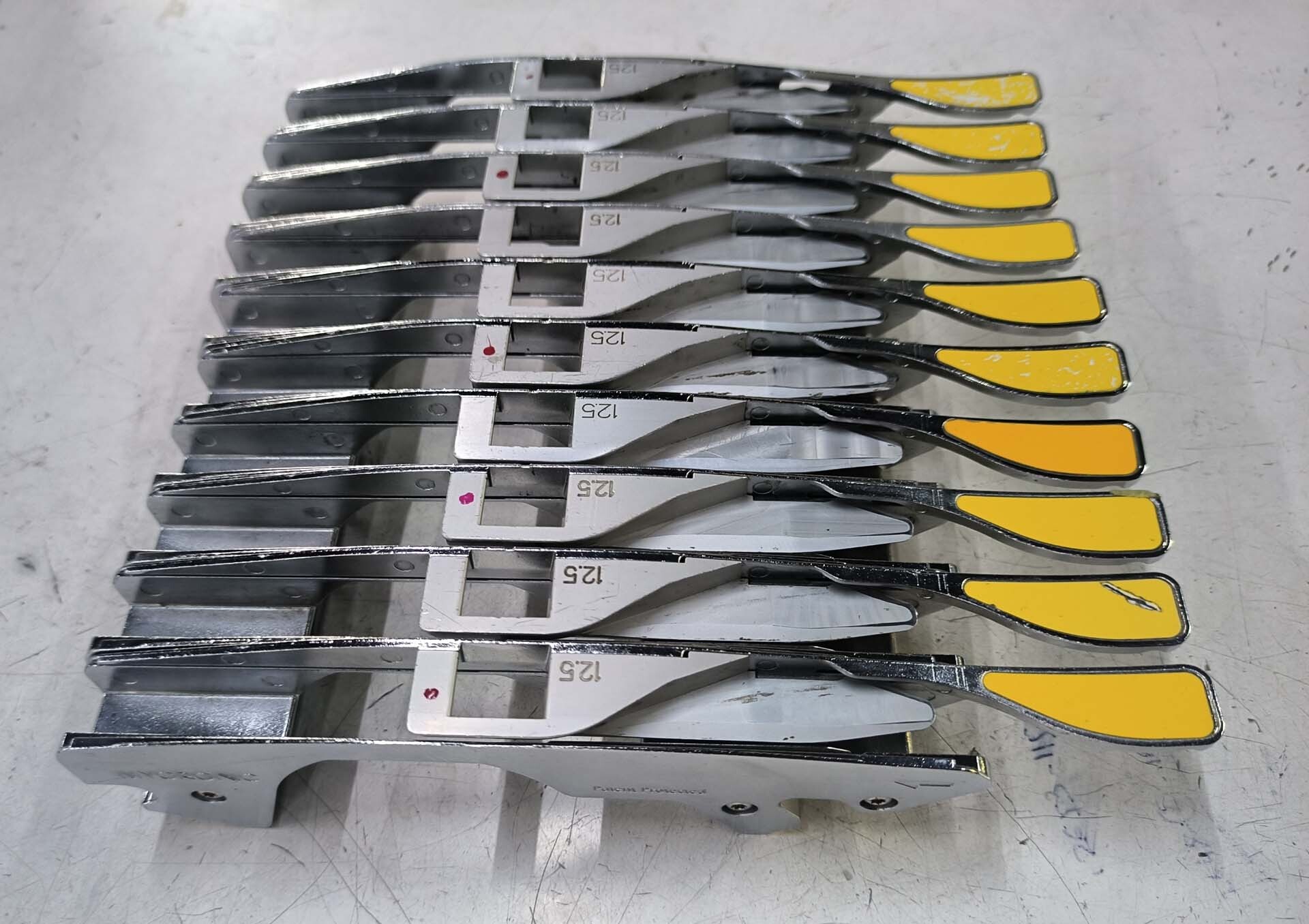 Foto Verwendet MYDATA / MYCRONIC / AGILIS Lot of feeders Zum Verkauf
