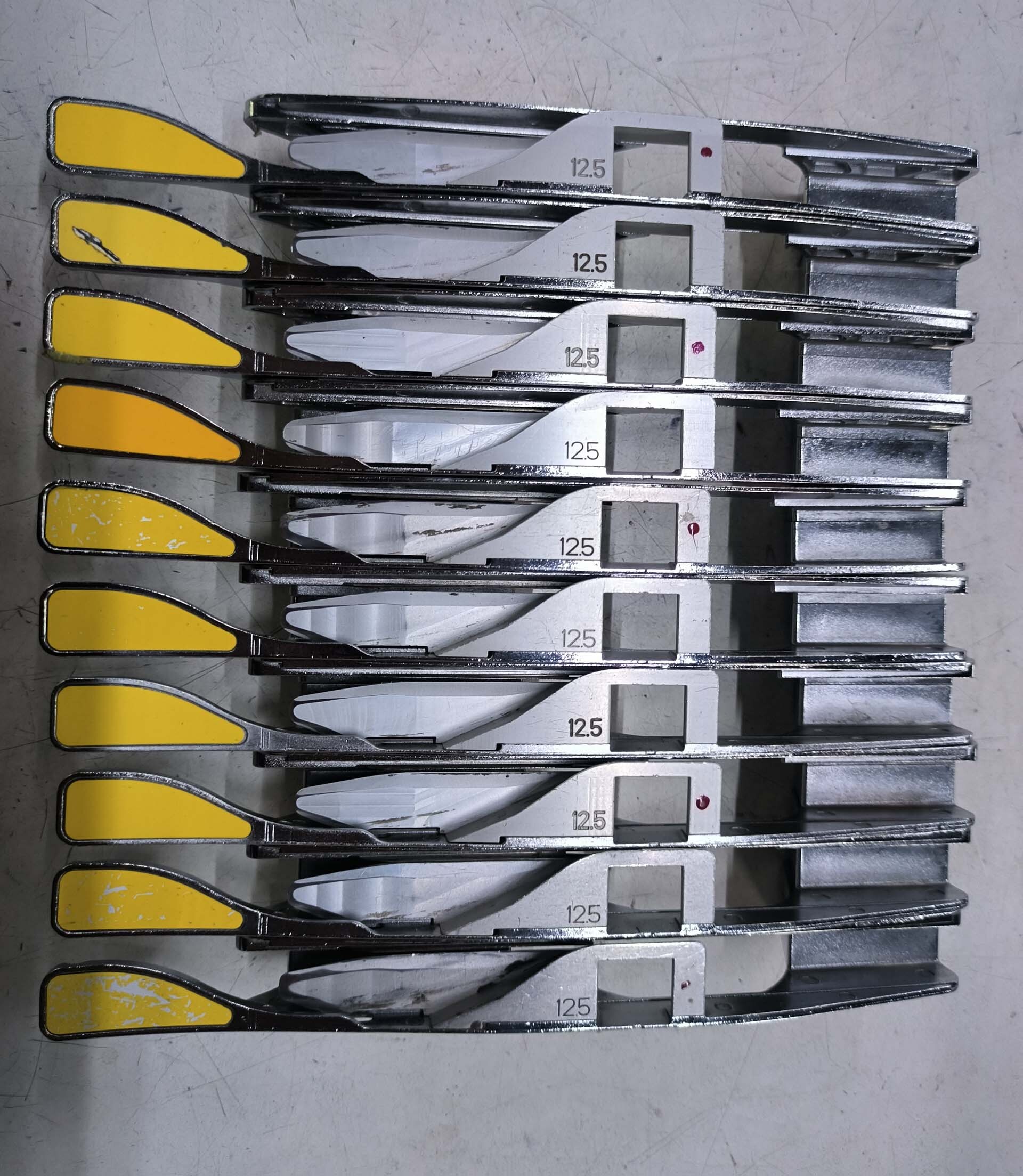 Foto Verwendet MYDATA / MYCRONIC / AGILIS Lot of feeders Zum Verkauf