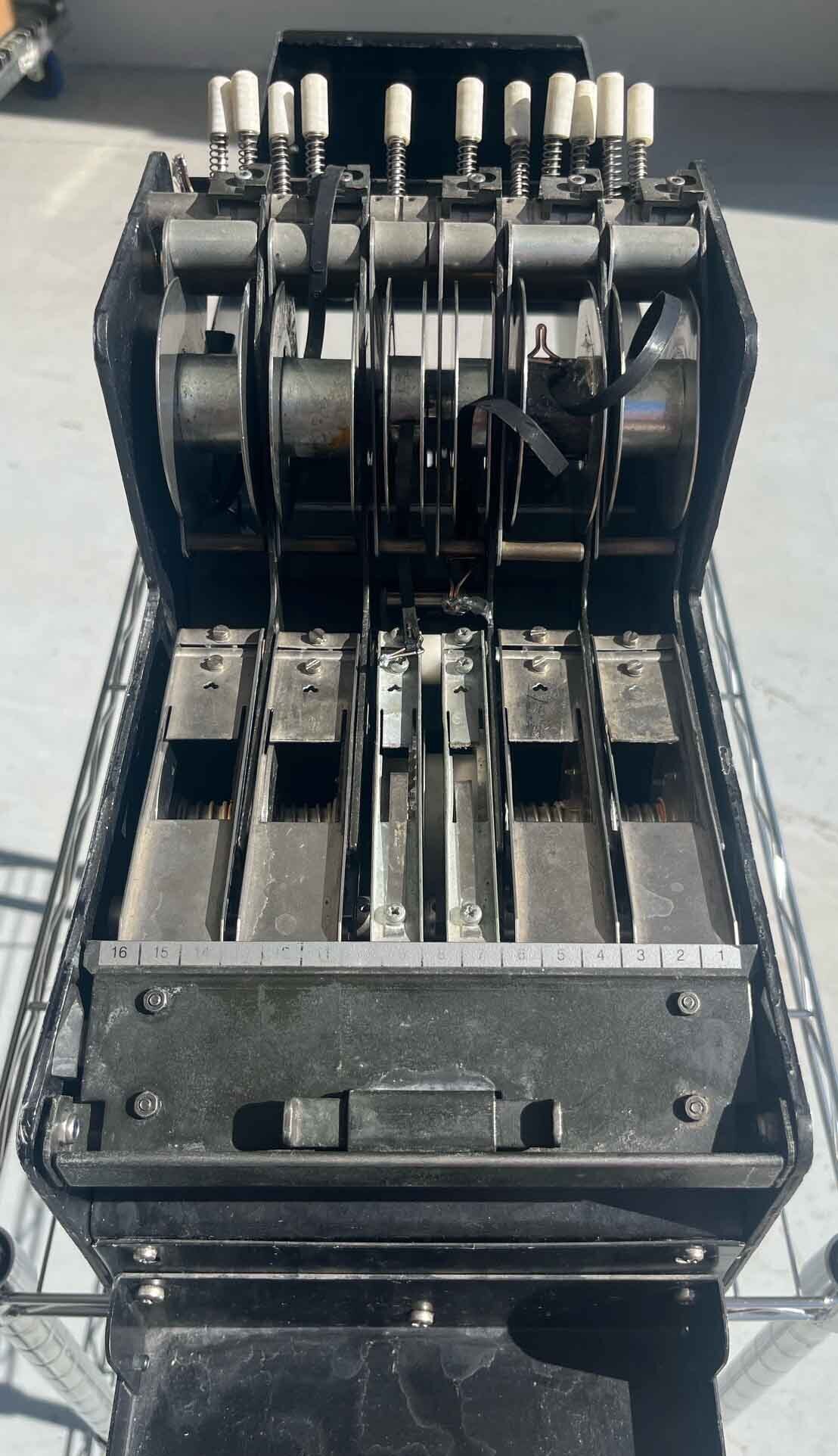 Foto Verwendet MYDATA Lot of feeders Zum Verkauf