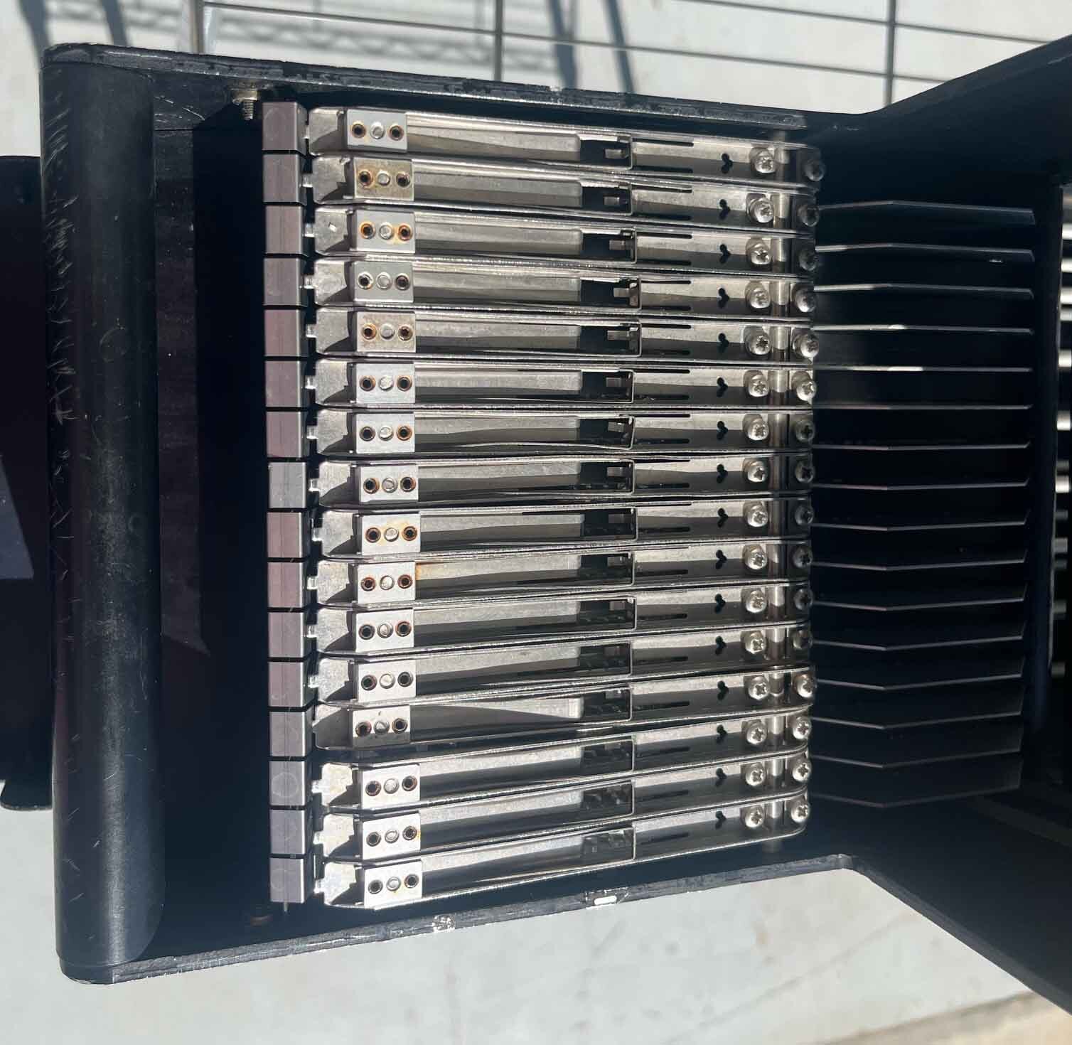 Foto Verwendet MYDATA Lot of feeders Zum Verkauf