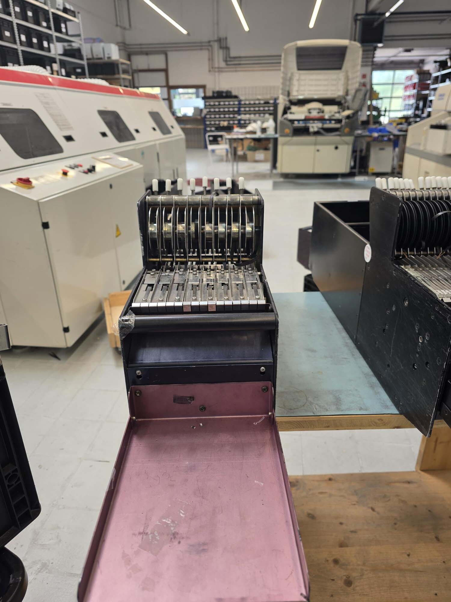 Photo Utilisé MYDATA Lot of feeders and magazines À vendre