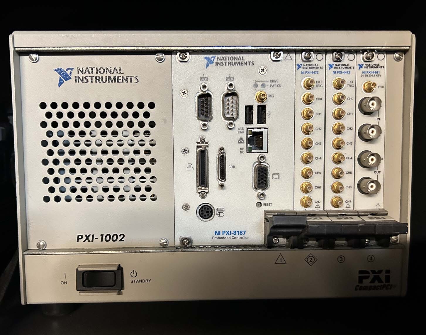 フォト（写真） 使用される NATIONAL INSTRUMENTS / NI PXI-1002 販売のために