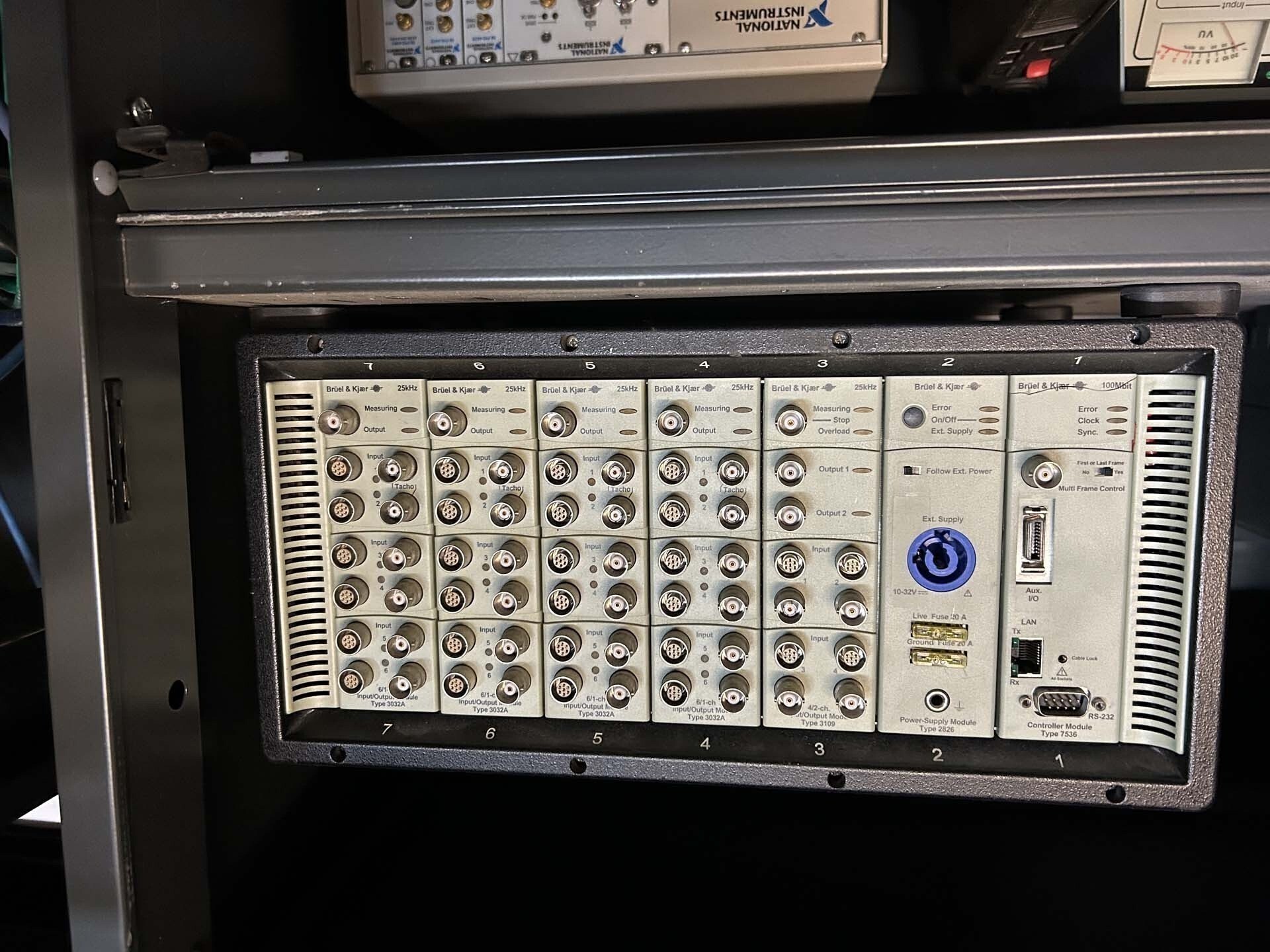 フォト（写真） 使用される NATIONAL INSTRUMENTS / NI PXI-1002 販売のために