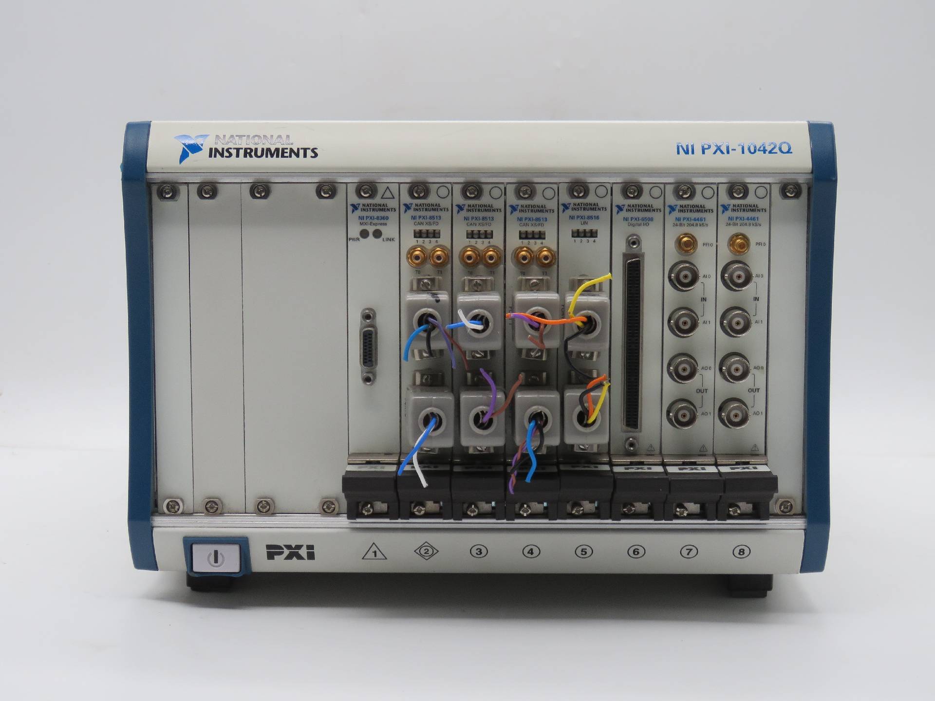 Photo Utilisé NATIONAL INSTRUMENTS / NI PXI-1042Q À vendre