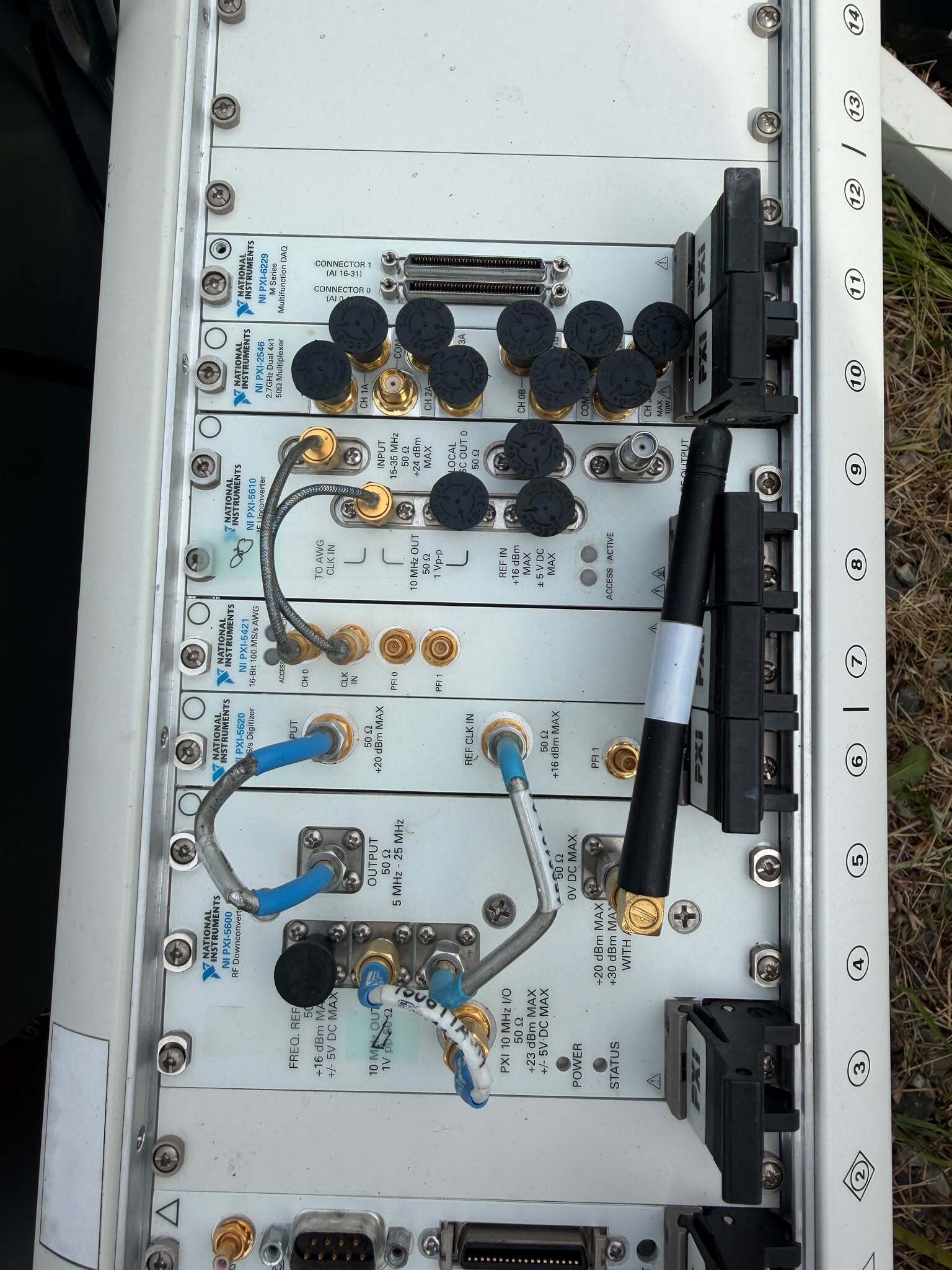 フォト（写真） 使用される NATIONAL INSTRUMENTS / NI PXI-1044 販売のために