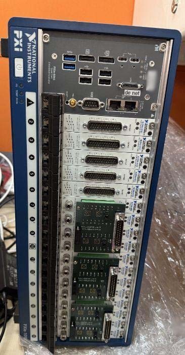 Foto Verwendet NATIONAL INSTRUMENTS / NI PXle-1095 Zum Verkauf