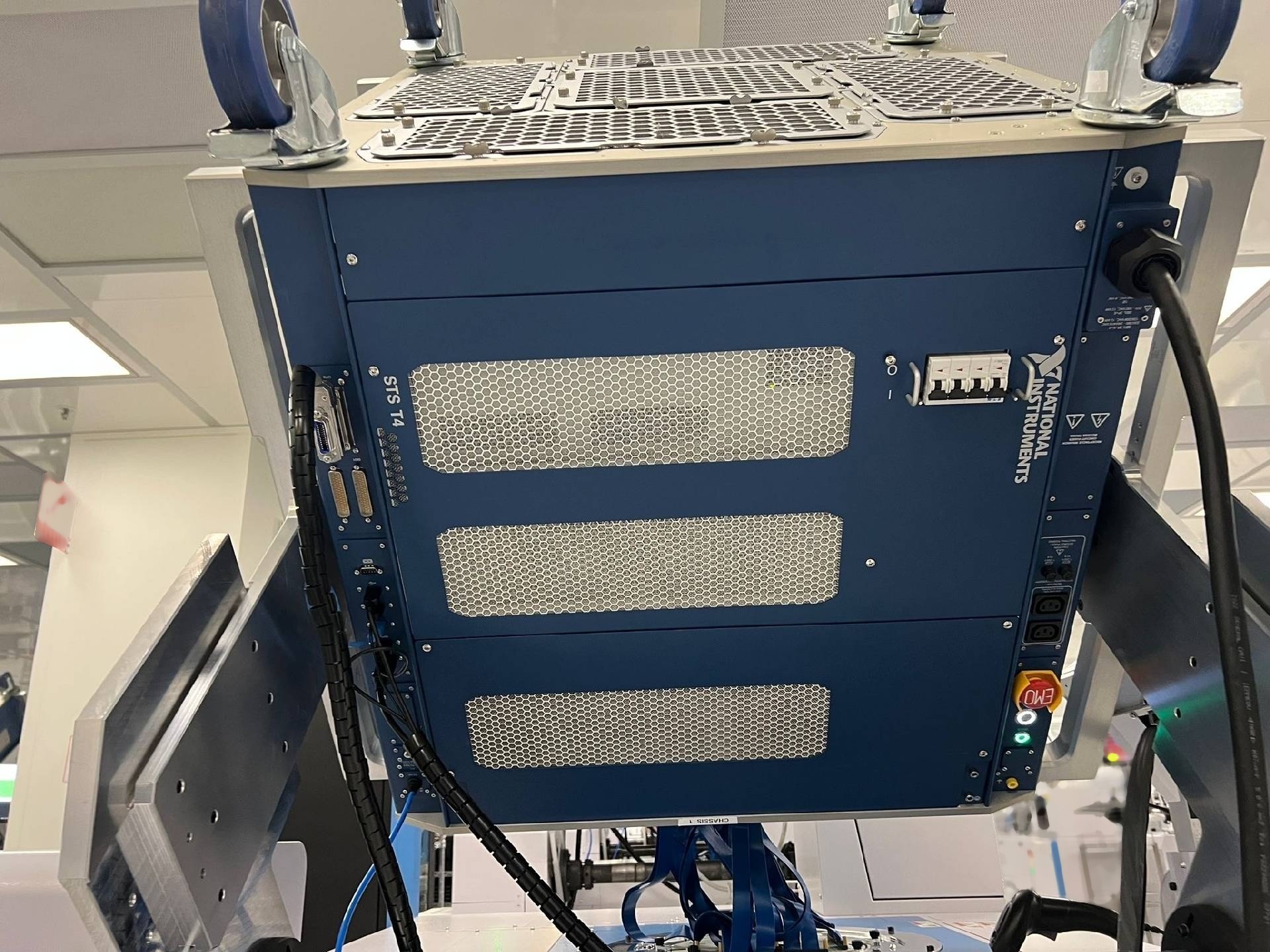 Photo Used NATIONAL INSTRUMENTS / NI STS-T4 For Sale