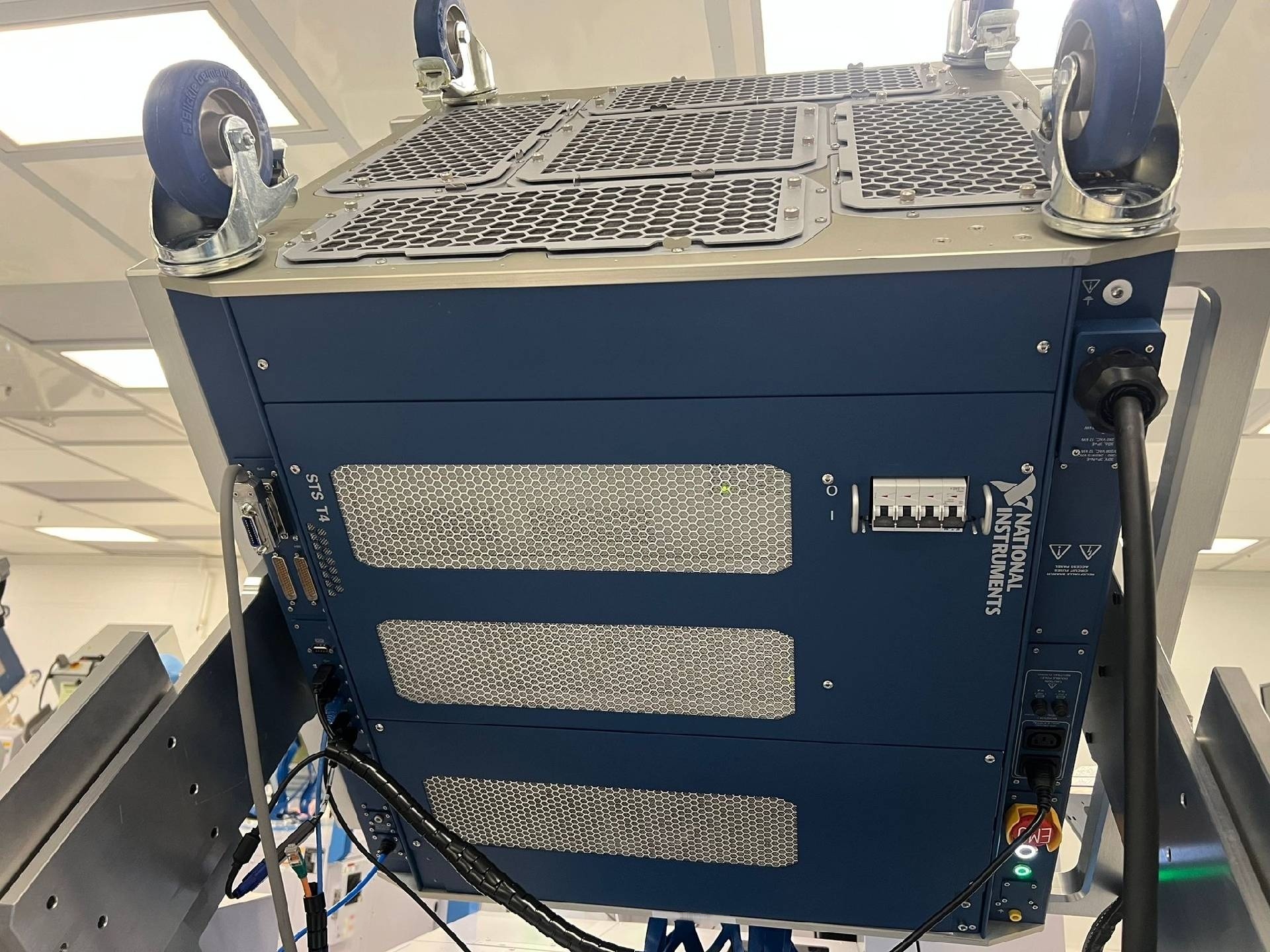 Photo Utilisé NATIONAL INSTRUMENTS STS-T4 À vendre