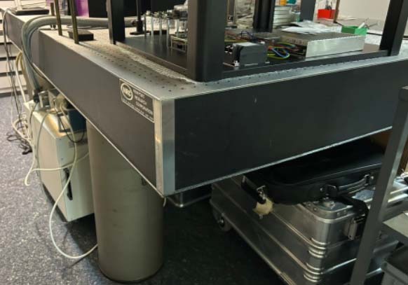 图为 已使用的 NRC / VARIAN Optical table 待售
