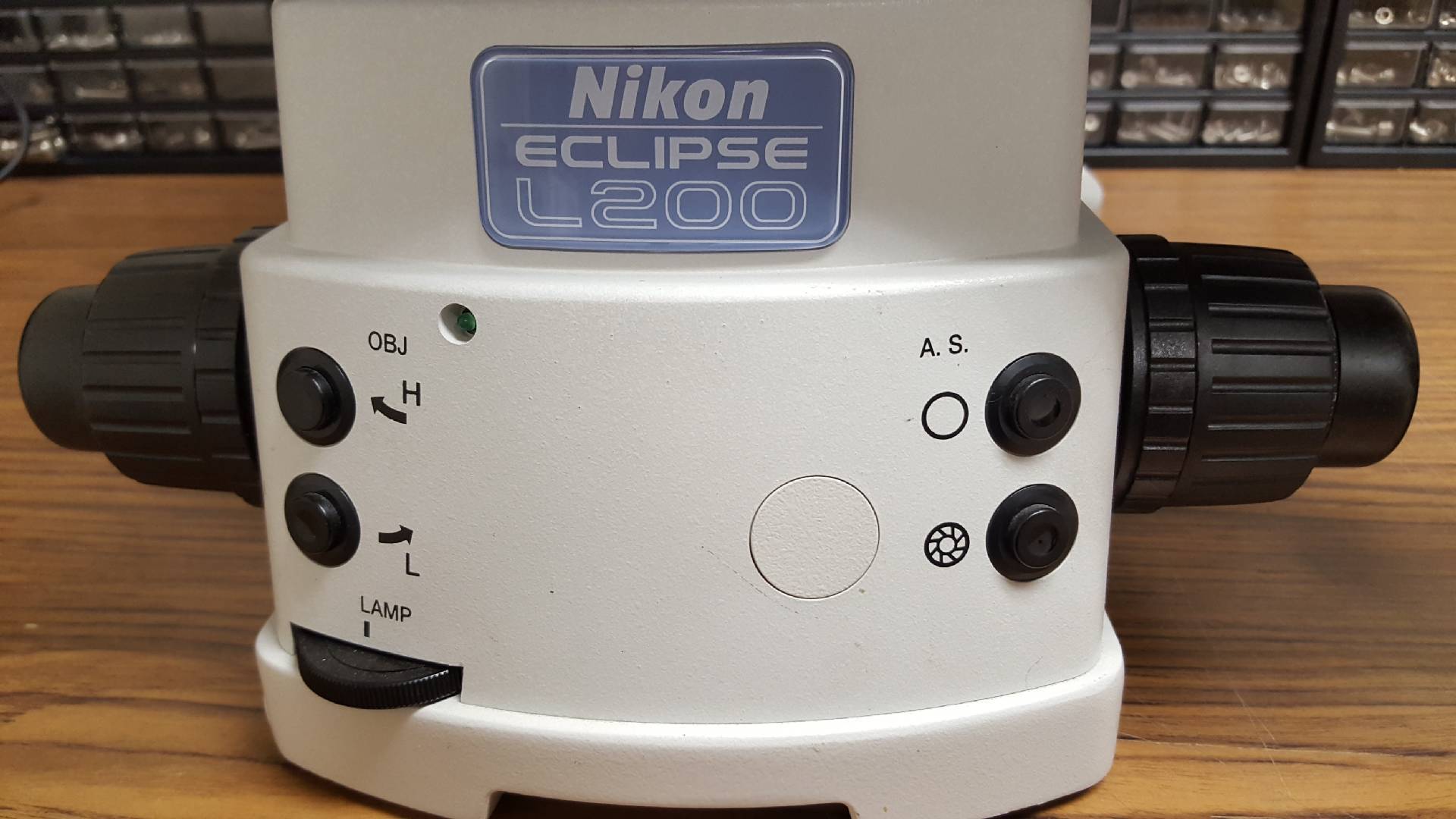 Foto Verwendet NIKON Eclipse L200 Zum Verkauf