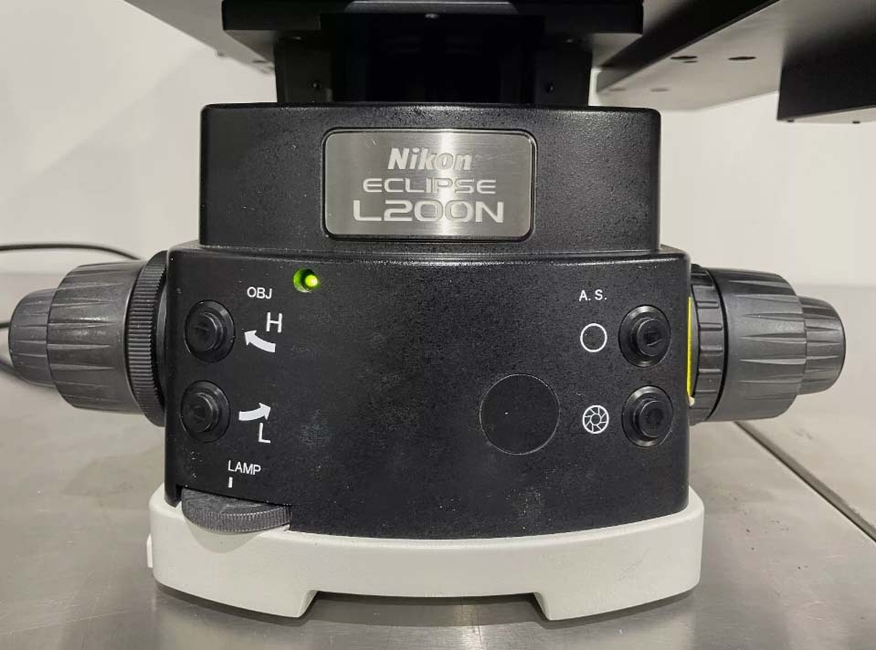 Photo Utilisé NIKON Eclipse L 200N À vendre