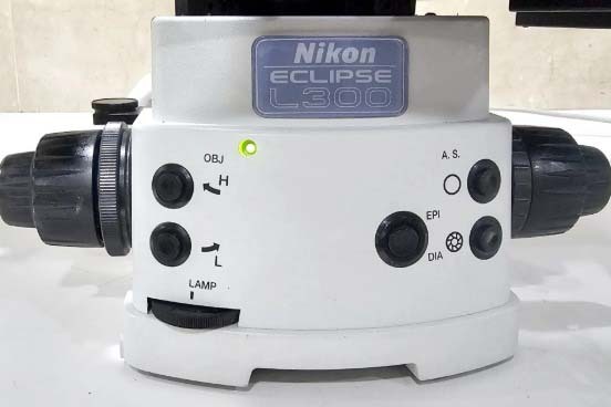 Foto Verwendet NIKON Eclipse L 300 Zum Verkauf