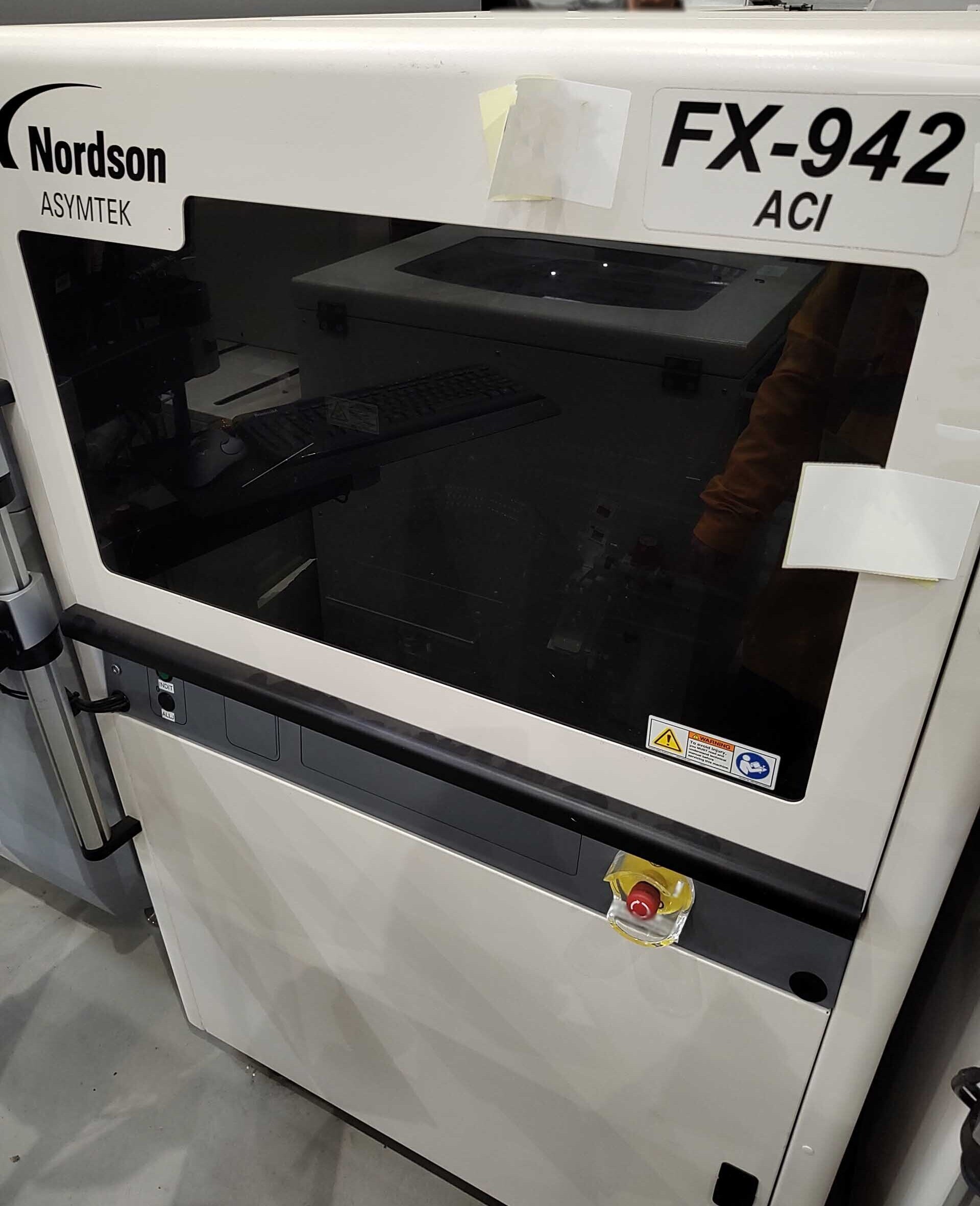 Foto Verwendet NORDSON / YESTECH FX-942 Zum Verkauf