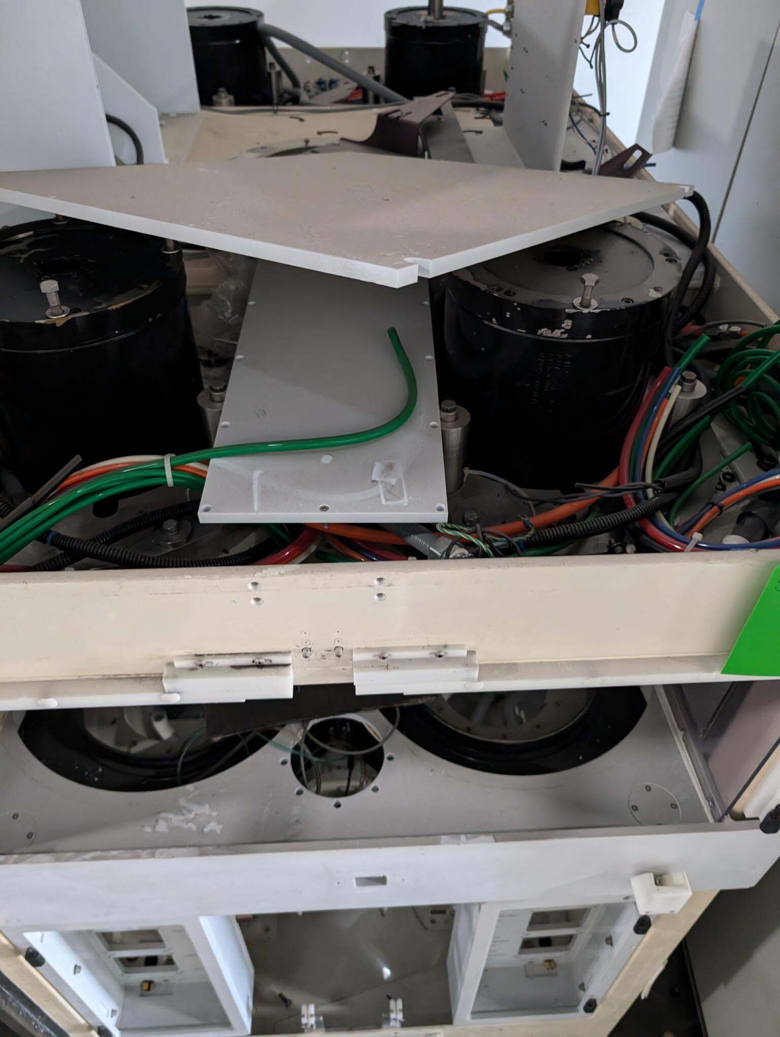 图为 已使用的 NOVELLUS / IPEC / WESTECH / SPEEDFAM Avantgaard 676 待售