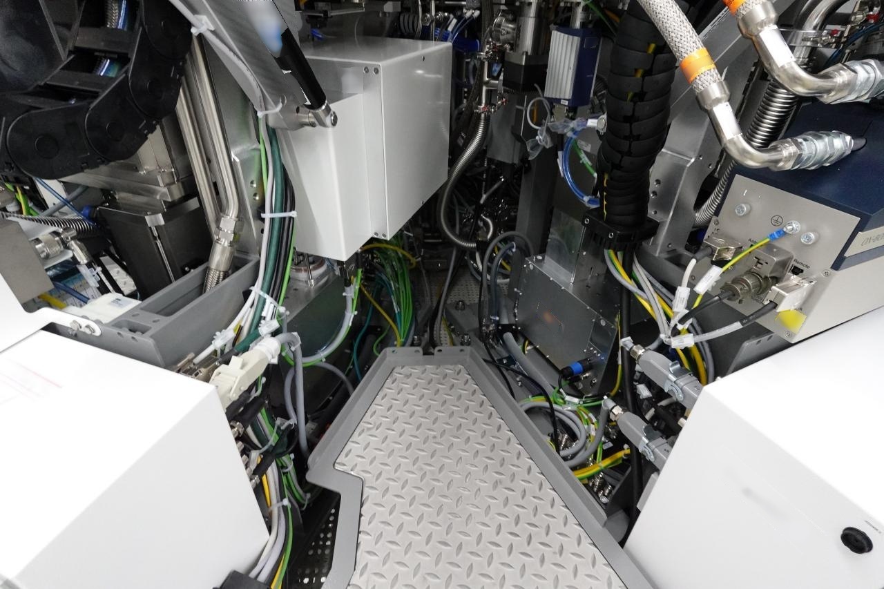 图为 已使用的 OERLIKON / BALZERS / EVATEC Clusterline 200E 待售