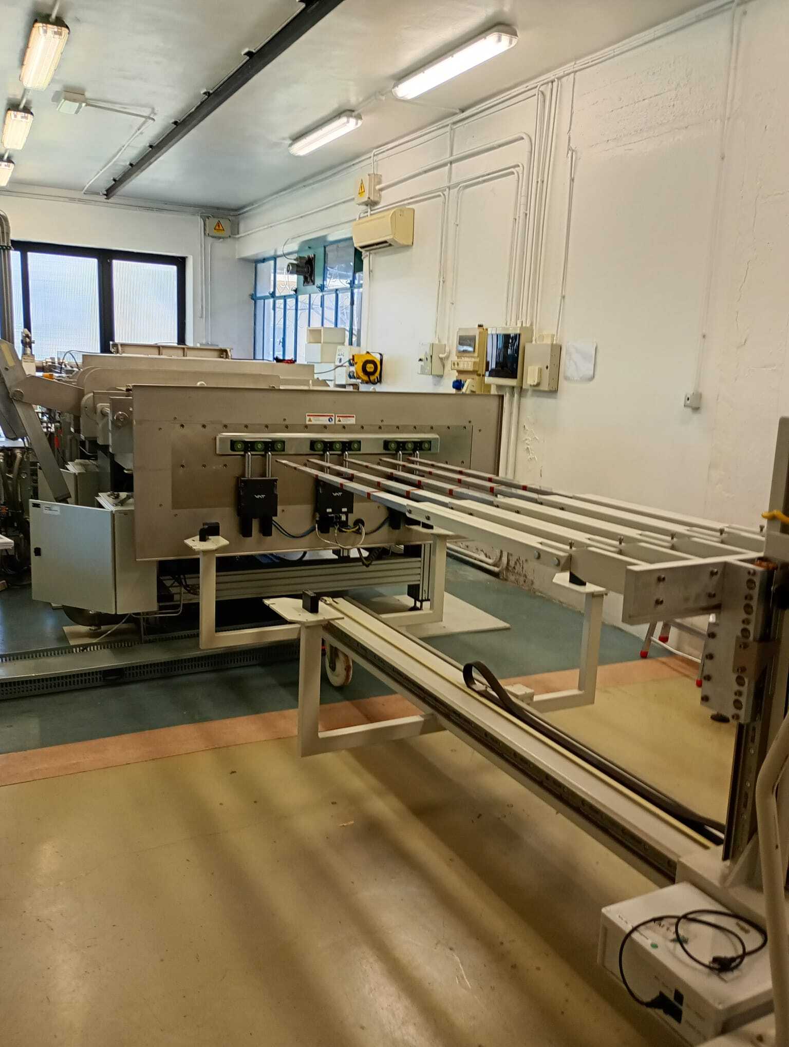 Foto Verwendet OERLIKON / LEYBOLD KAI 1200 Zum Verkauf