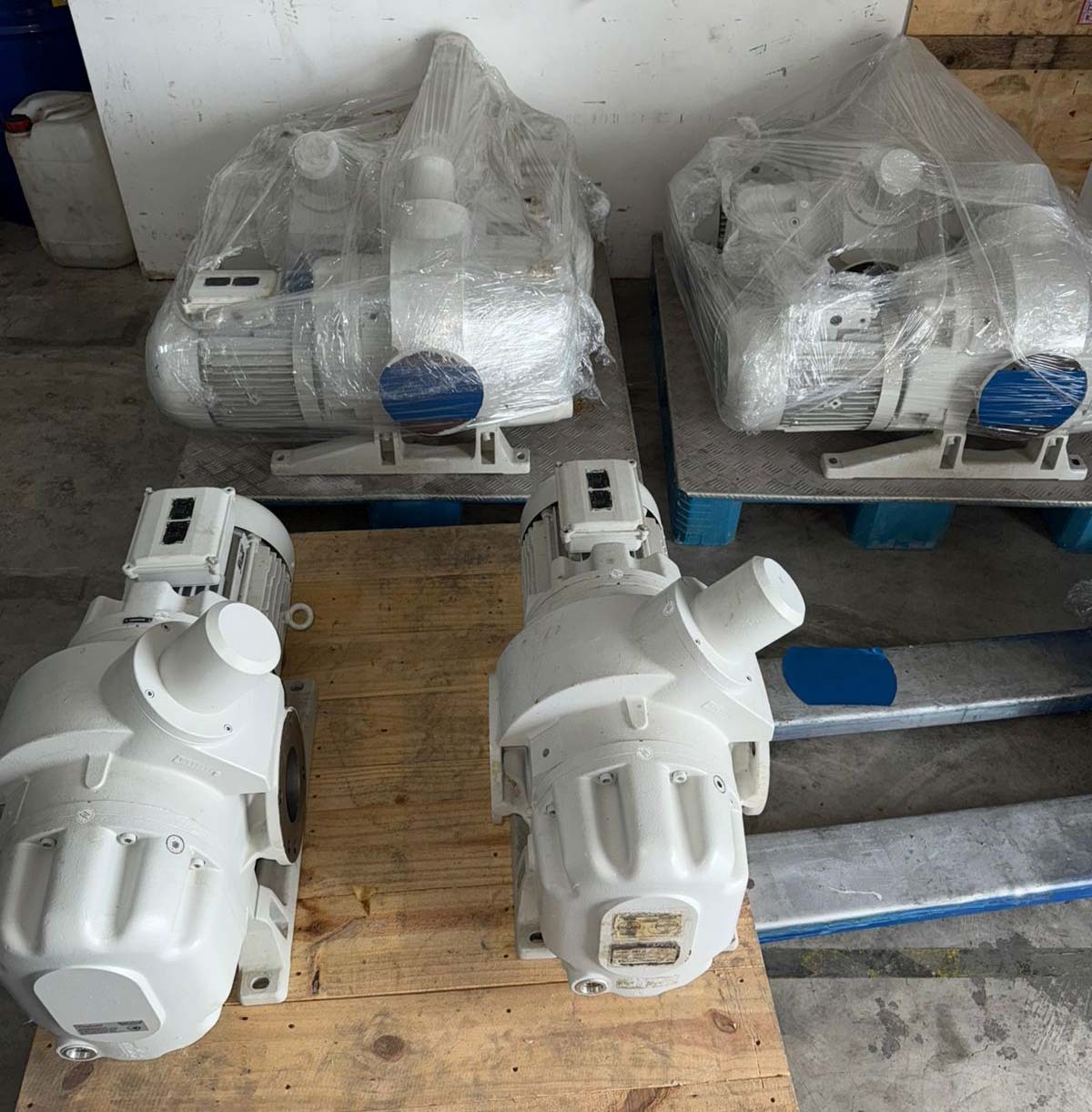 フォト（写真） 使用される OERLIKON LEYBOLD Ruvac WSU1001 H 販売のために