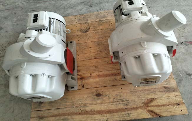 フォト（写真） 使用される OERLIKON LEYBOLD Ruvac WSU1001 H 販売のために