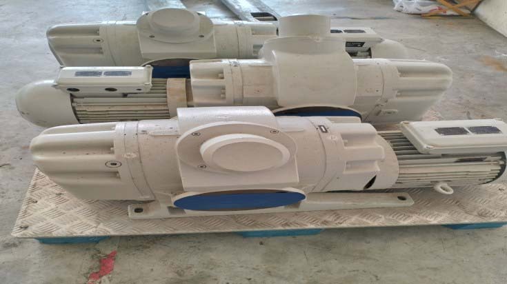 フォト（写真） 使用される OERLIKON LEYBOLD Ruvac WSU1001 H 販売のために