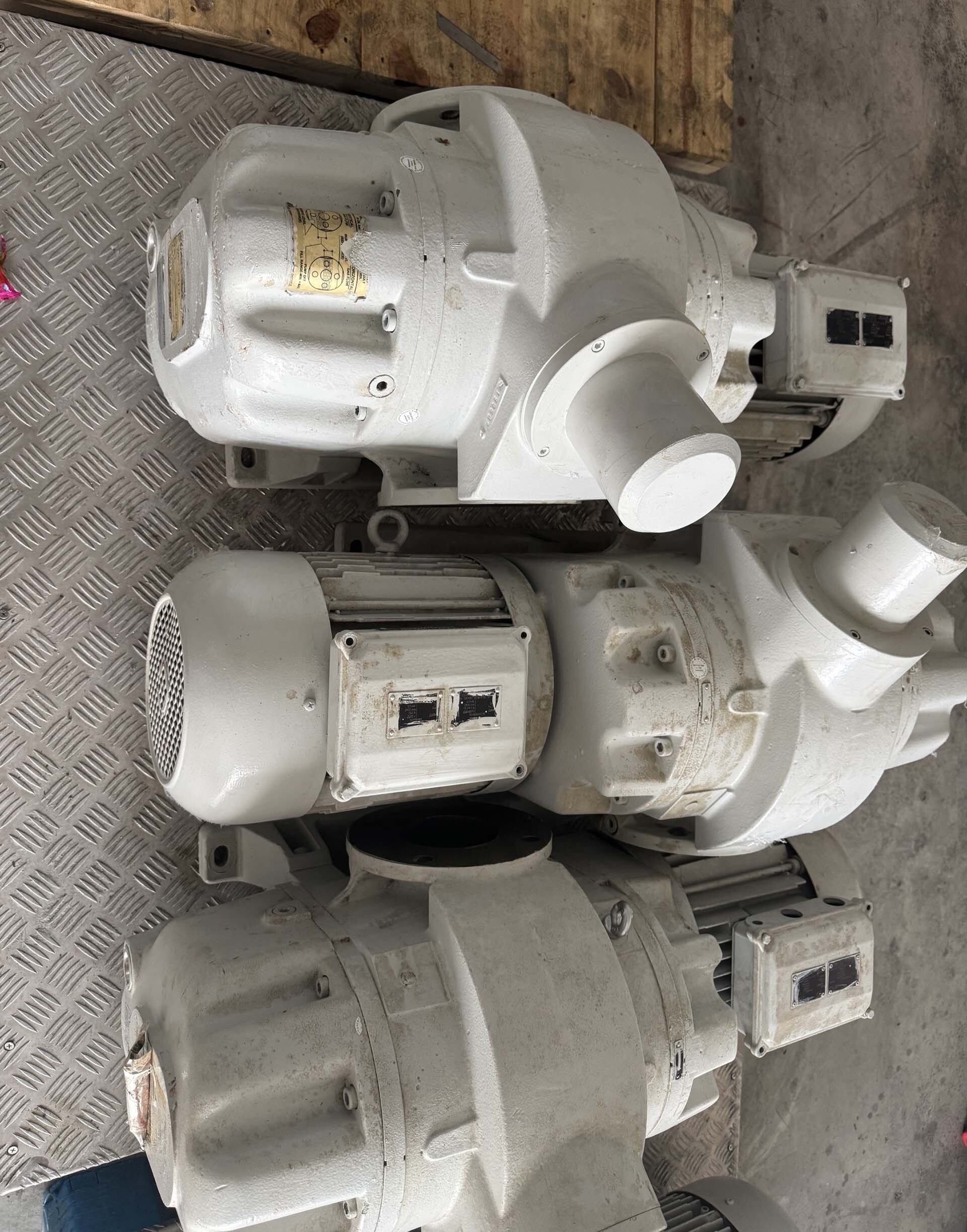 フォト（写真） 使用される OERLIKON LEYBOLD Ruvac WSU1001 H 販売のために