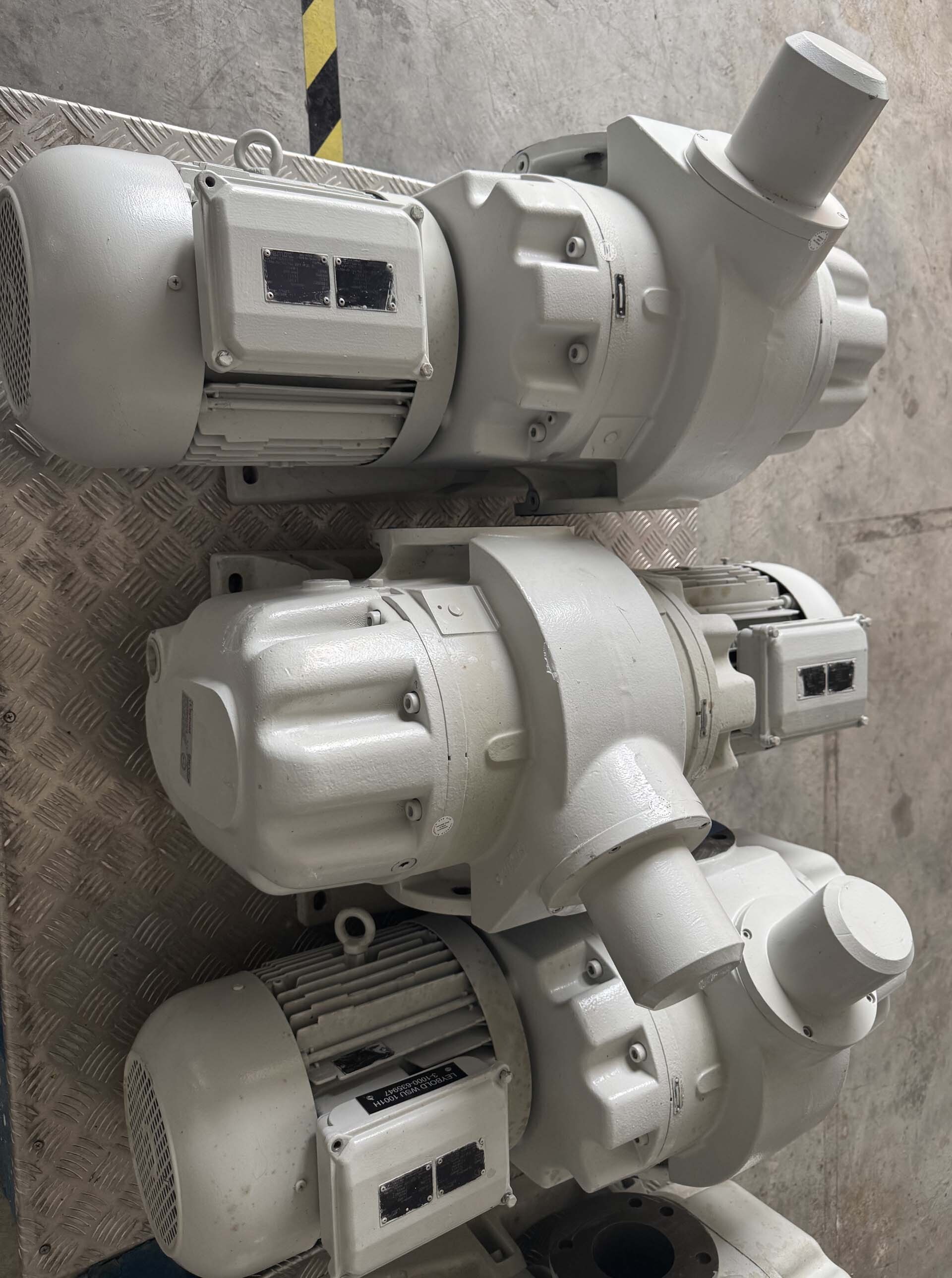 フォト（写真） 使用される OERLIKON LEYBOLD Ruvac WSU1001 H 販売のために