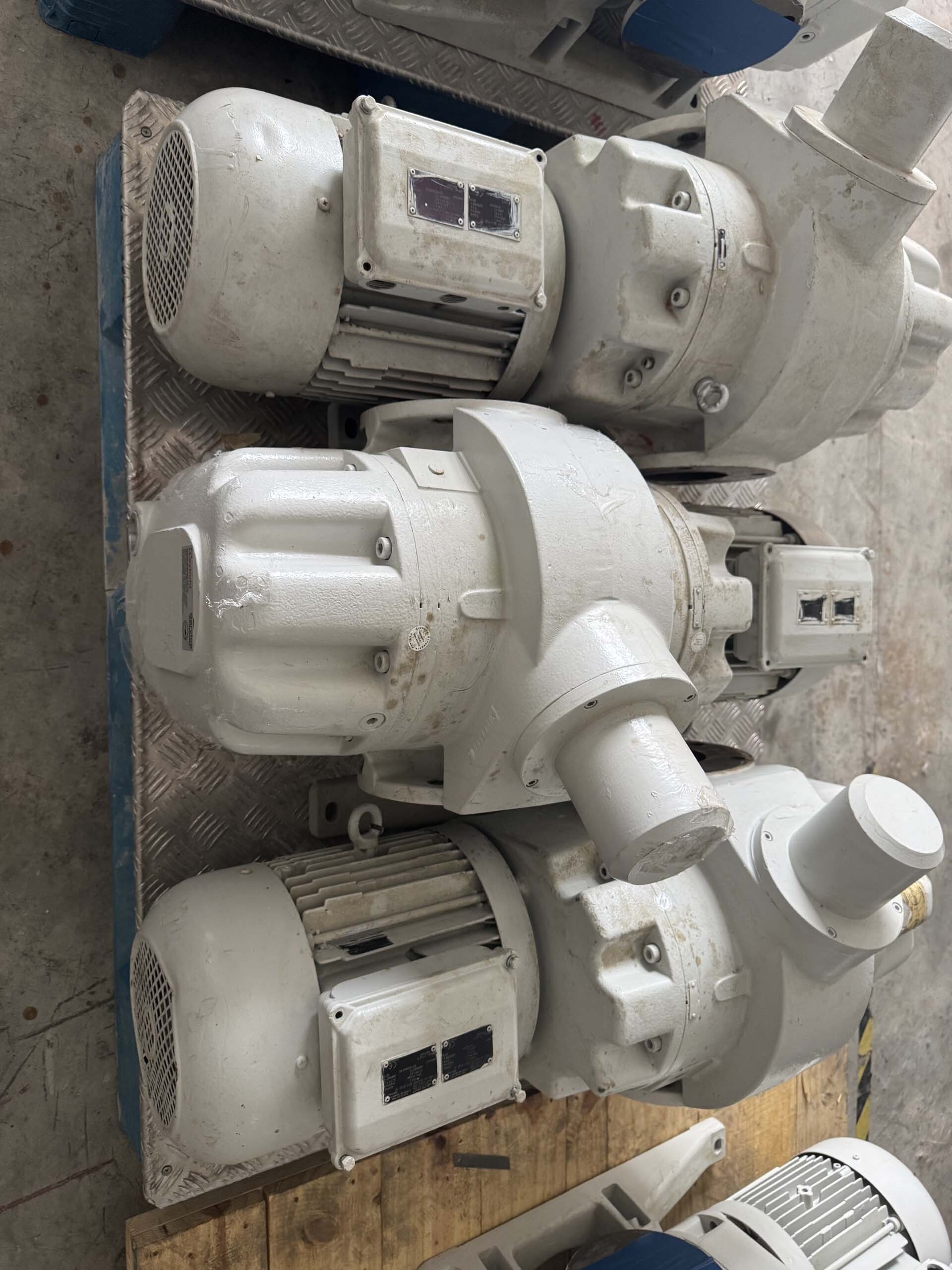フォト（写真） 使用される OERLIKON LEYBOLD Ruvac WSU1001 H 販売のために