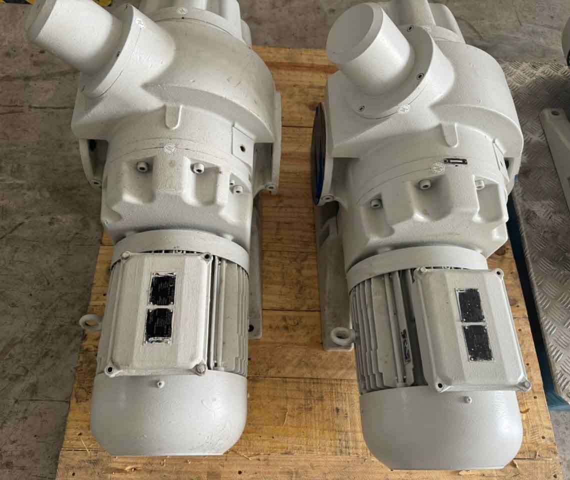 フォト（写真） 使用される OERLIKON LEYBOLD Ruvac WSU1001 H 販売のために