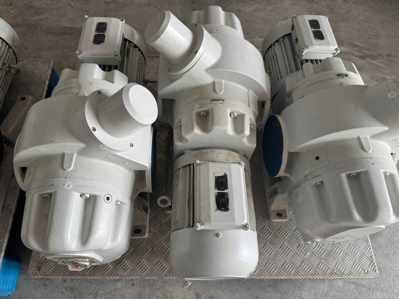 フォト（写真） 使用される OERLIKON LEYBOLD Ruvac WSU1001 H 販売のために