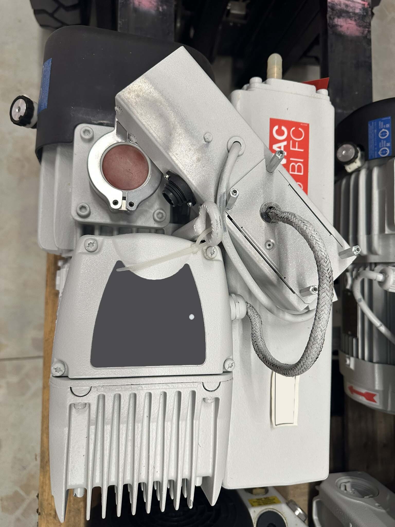フォト（写真） 使用される OERLIKON LEYBOLD Sogevac SV40-SV65 BIFC 販売のために