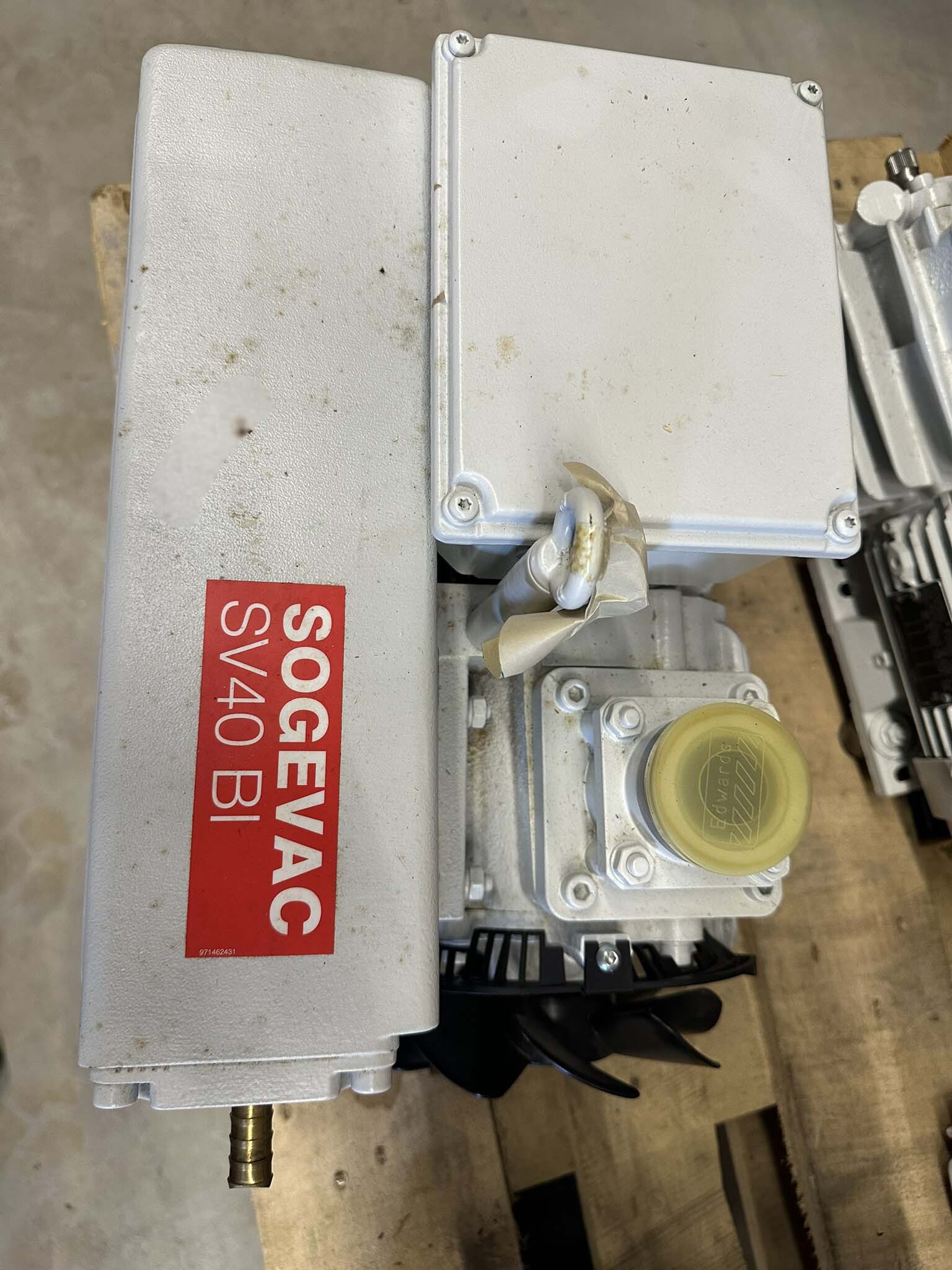 フォト（写真） 使用される OERLIKON LEYBOLD Sogevac SV40-SV65 BIFC 販売のために