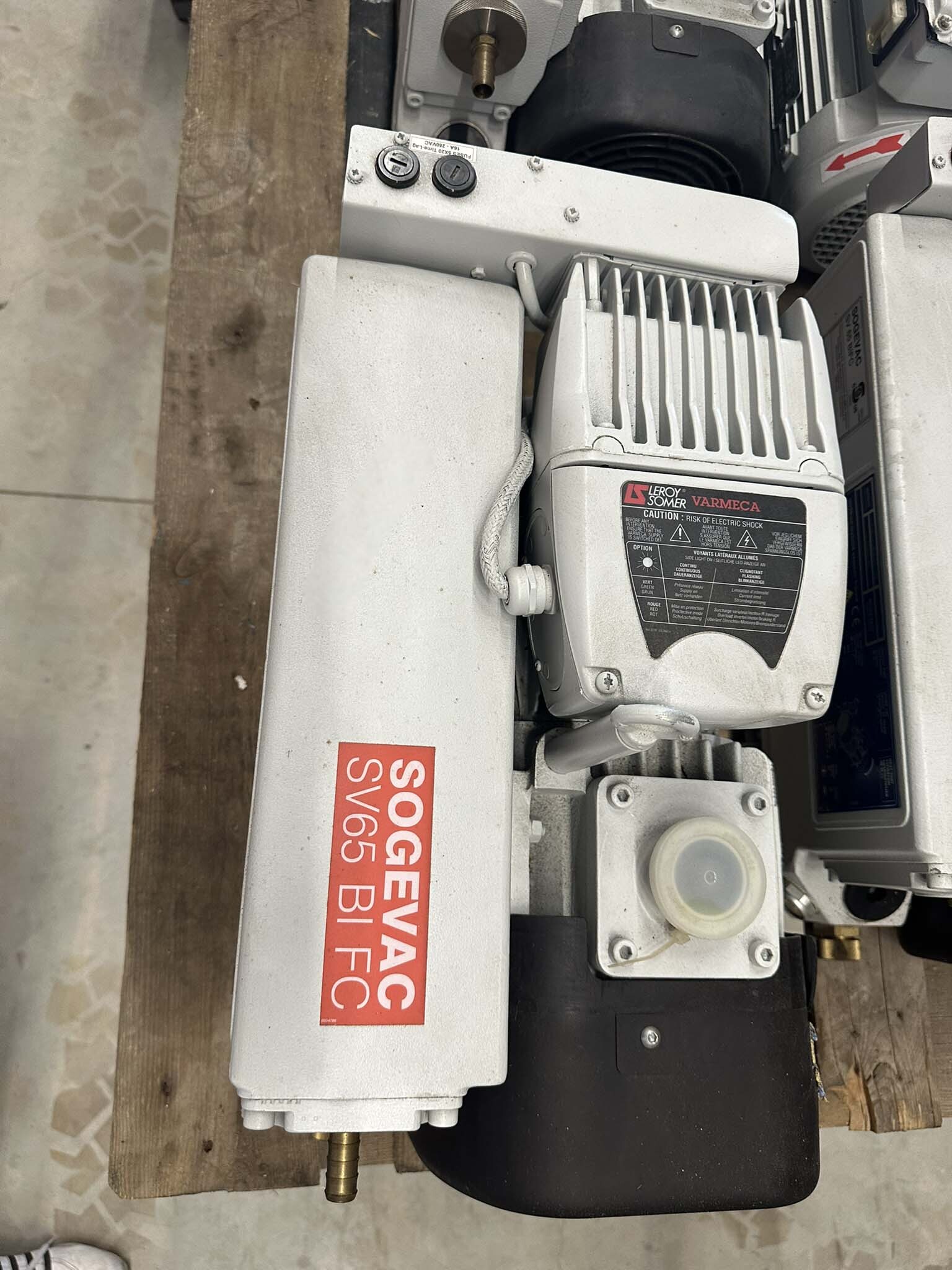 フォト（写真） 使用される OERLIKON LEYBOLD Sogevac SV40-SV65 BIFC 販売のために